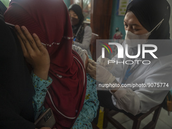 An officer injects a vaccine to a student on child immunization at SD Inpres Palupi, Palu City, Central Sulawesi Province, Indonesia on Octo...