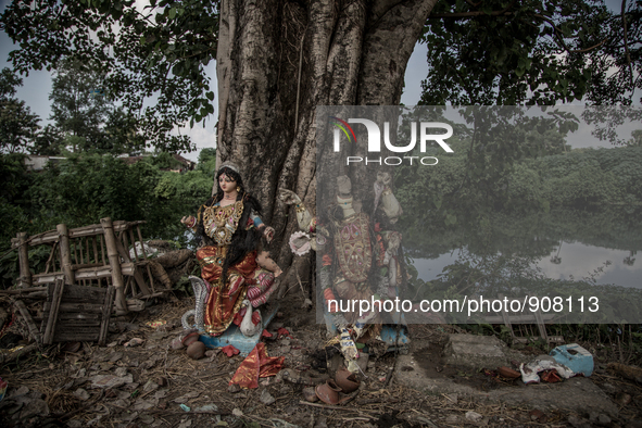 Old statues of goddess at Dhapa, Kolkata, India. September 18, 2015.  *** Go to http://nurphoto.com/en/reportages/51754 to see more **** 