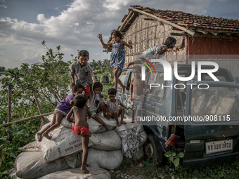 Kids are playing at Dhapa, Kolkata, India. September 18, 2015.  *** Go to http://nurphoto.com/en/reportages/51754 to see more **** (