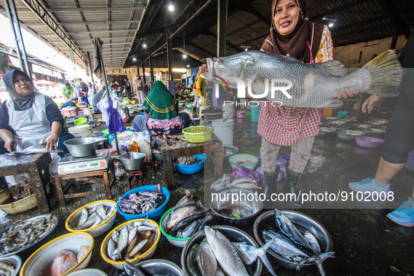 Residents' activities at Bandarjo Market, a traditional market in Ungaran, Central Java Province, Indonesia on October 28, 2022. Indonesian...