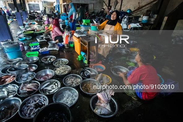 Residents' activities at Bandarjo Market, a traditional market in Ungaran, Central Java Province, Indonesia on October 28, 2022. Indonesian...