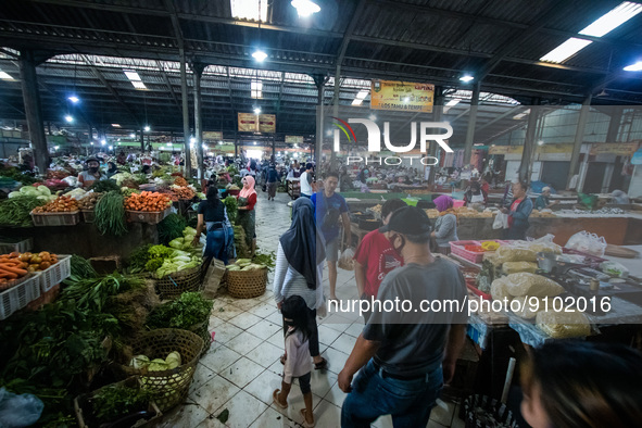 Residents' activities at Bandarjo Market, a traditional market in Ungaran, Central Java Province, Indonesia on October 28, 2022. Indonesian...