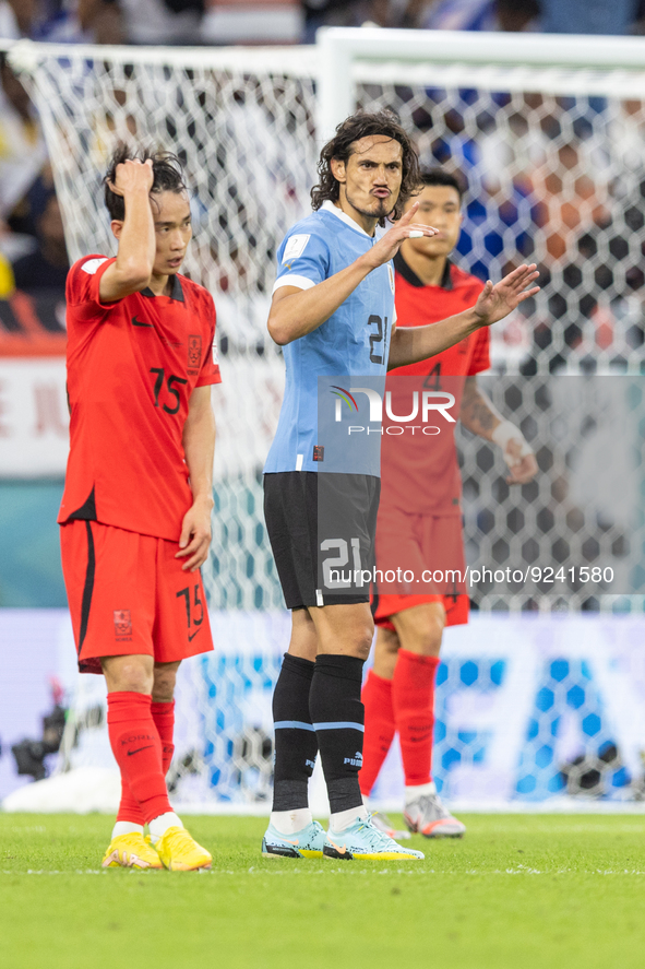 Moonhwan Kim , Edinson Cavani , Minjae Kim  during the World Cup match between Spain v Costa Rica, in Doha, Qatar, on November 23, 2022. 