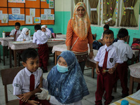 A health worker prepares an injection of the Diphtheria and Tetanus vaccines during child immunization at an elementary school in Lhokseumaw...