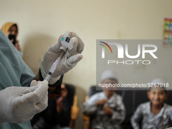 A health worker prepares an injection of the Diphtheria and Tetanus vaccines during child immunization at an elementary school in Lhokseumaw...