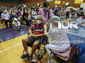 People receive doses of the Pfizer COVID-19 vaccine booster at a vaccination center inside a stadium in Bangkok, Thailand, 03 December 2022....