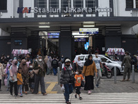 Peoples crossing the road as they visiting the Kota Tua Jakarta (Jakarta Old Town) tourism area during the holiday season, in Jakarta on Dec...