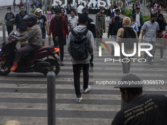 Peoples crossing the road as they visiting the Kota Tua Jakarta (Jakarta Old Town) tourism area during the holiday season, in Jakarta on Dec...