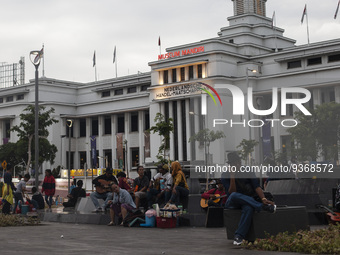 Peoples enjoy their vacation at the the Kota Tua Jakarta (Jakarta Old Town) tourism area during the holiday season, in Jakarta on December 3...