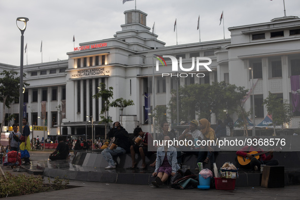 Peoples enjoy their vacation at the the Kota Tua Jakarta (Jakarta Old Town) tourism area during the holiday season, in Jakarta on December 3...