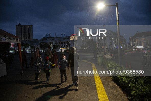 Peoples enjoy their vacation at the the Kota Tua Jakarta (Jakarta Old Town) tourism area during the holiday season, in Jakarta on December 3...