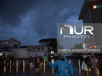 Peoples crossing the road as they visiting the Kota Tua Jakarta (Jakarta Old Town) tourism area during the holiday season, in Jakarta on Dec...