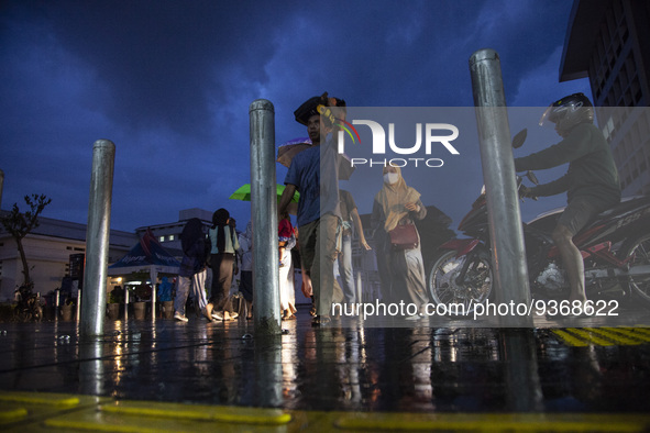 Peoples crossing the road as they visiting the Kota Tua Jakarta (Jakarta Old Town) tourism area during the holiday season, in Jakarta on Dec...