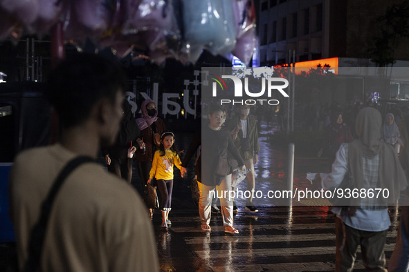 Peoples crossing the road as they visiting the Kota Tua Jakarta (Jakarta Old Town) tourism area during the holiday season, in Jakarta on Dec...