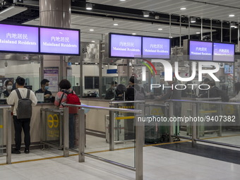 Mainland Residents lining up at an Immigration checkpoint at Lok Ma Chau Control Point on January 8, 2023 in Hong Kong, China. Hong Kong tod...