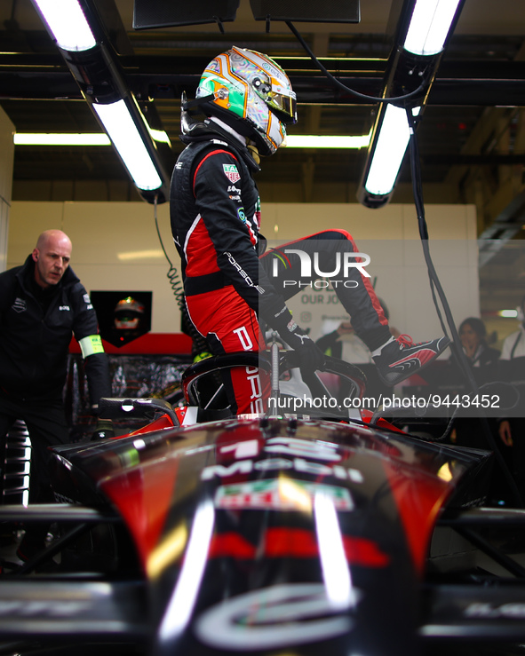 DA COSTA Antonio Felix (prt), TAG HAUER Porsche Formula E Team, Porsche 99X Electric, portrait during the 2023 Mexico City ePrix, 1st meetin...