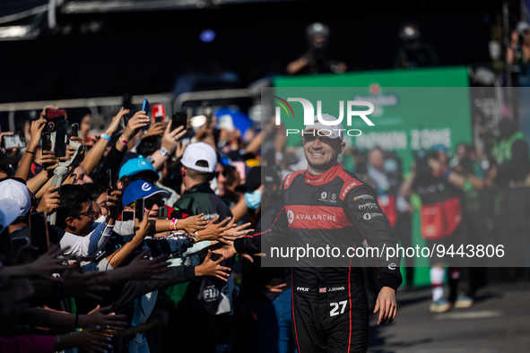 DENNIS Jake (gbr), Avalanche Andretti Formula E, Spark-Porsche, Porsche 99X Electric, portrait podium during the 2023 Mexico City ePrix, 1st...