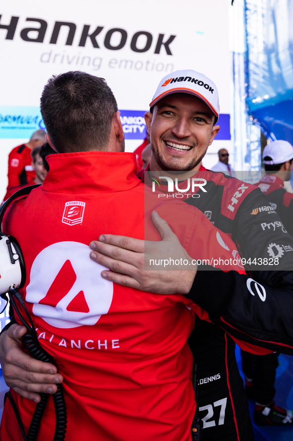 DENNIS Jake (gbr), Avalanche Andretti Formula E, Spark-Porsche, Porsche 99X Electric, portrait podium during the 2023 Mexico City ePrix, 1st...