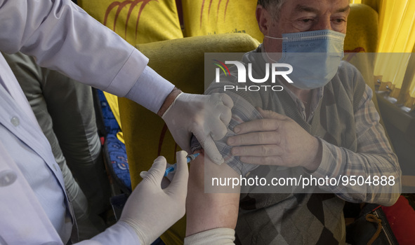 An Iranian worshipper wearing a protective face mask receives a dose of the Iranian Noora new coronavirus disease (COVID-19) vaccine at a mo...