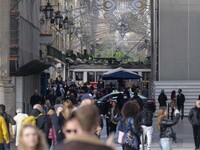 People are seen walking along one of the streets in the Baixa district. Lisbon, January 23, 2023. In Portugal, the transmissibility index (R...