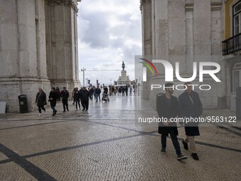 People are seen walking along one of the streets in the Baixa district. Lisbon, January 23, 2023. In Portugal, the transmissibility index (R...