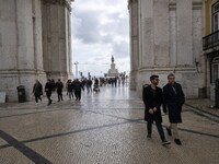 People are seen walking along one of the streets in the Baixa district. Lisbon, January 23, 2023. In Portugal, the transmissibility index (R...