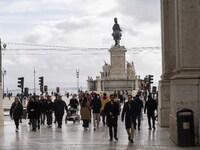 People are seen walking near the Praca de Comercio premises. Lisbon, January 23, 2023. In Portugal, the transmissibility index (Rt) of the v...