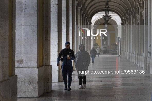 People are seen walking along one of the streets in the Baixa district. Lisbon, January 23, 2023. In Portugal, the transmissibility index (R...