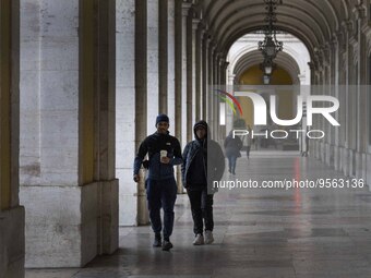 People are seen walking along one of the streets in the Baixa district. Lisbon, January 23, 2023. In Portugal, the transmissibility index (R...