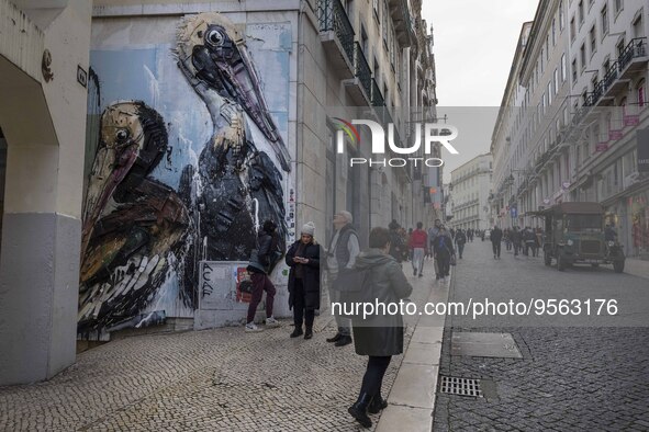 People are seen walking along one of the streets in the Baixa district. Lisbon, January 23, 2023. In Portugal, the transmissibility index (R...