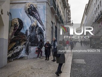 People are seen walking along one of the streets in the Baixa district. Lisbon, January 23, 2023. In Portugal, the transmissibility index (R...