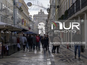 People are seen walking along one of the streets in the Baixa district. Lisbon, January 23, 2023. In Portugal, the transmissibility index (R...