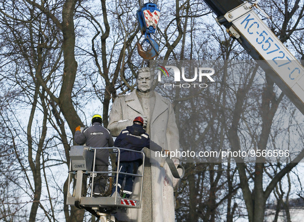 Ukrainian municipal workers dismount a monument to WWII Soviet Army General Nikolai Vatutin in downtown in Kyiv, Ukraine 9 February 2023, am...