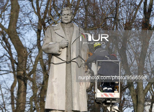 Ukrainian municipal workers dismount a monument to WWII Soviet Army General Nikolai Vatutin in downtown in Kyiv, Ukraine 9 February 2023, am...