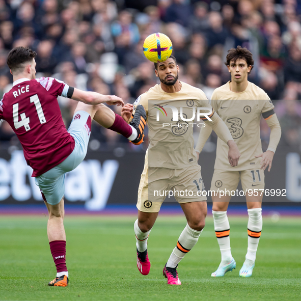 Ruben Loftus-Cheek of Chelsea controls the ball during the Premier League match between West Ham United and Chelsea at the London Stadium, S...