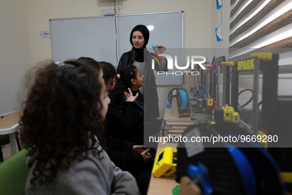 Palestinian female students in 3D Printing training at Spark for Innovation and Creativity. in Gaza City on February 28, 2023. 
 