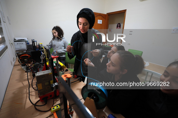 Palestinian female students in 3D Printing training at Spark for Innovation and Creativity. in Gaza City on February 28, 2023. 
 