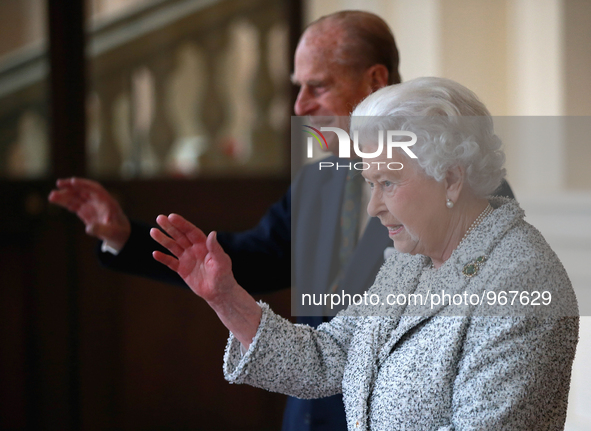 LONDON, ENGLAND - OCTOBER 22:  Queen Elizabeth II and Prince Philip, Duke of Edinburgh bid farewell to President of the People’s Republic of...