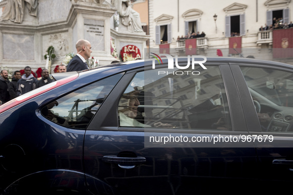 Pope Francis arrive at the statue of Virgin Mary for celebrates the annual feast of the Immaculate Conception at Piazza di Spagna (Spanish S...