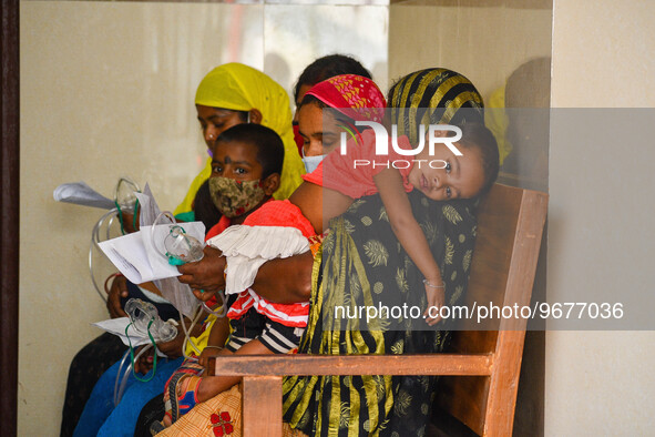 Mothers are seen in queue with their children in front of a fever clinic at a government run hospital in Kolkata , India , on 2 March 2023 ....