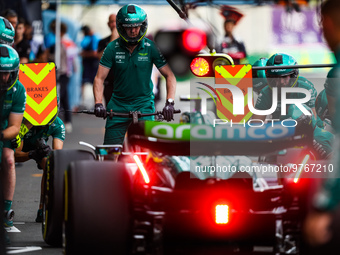 Aston Martin F1 Team AMR23, mechanics during a pitstop during the Formula 1 STC Saudi Arabian Grand Prix 2023, 2nd round of the 2023 Formula...