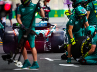 14 ALONSO Fernando (spa), Aston Martin F1 Team AMR23, action pitstop during the Formula 1 STC Saudi Arabian Grand Prix 2023, 2nd round of th...