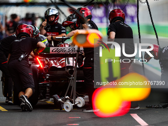 77 BOTTAS Valtteri (fin), Alfa Romeo F1 Team Stake C43, action pitstop during the Formula 1 STC Saudi Arabian Grand Prix 2023, 2nd round of...