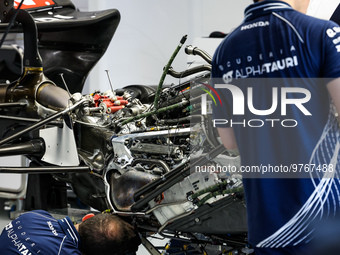 Scuderia AlphaTauri AT04, mechanics working on the engine, gearbox and electronic system in the garage during the Formula 1 STC Saudi Arabia...