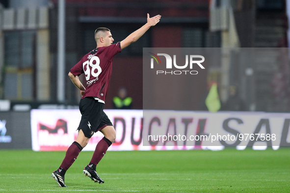 Lorenzo Pirola of US Salernitana celebrates after scoring first goal during the Serie A match between US Salernitana and Bologna FC at Stadi...