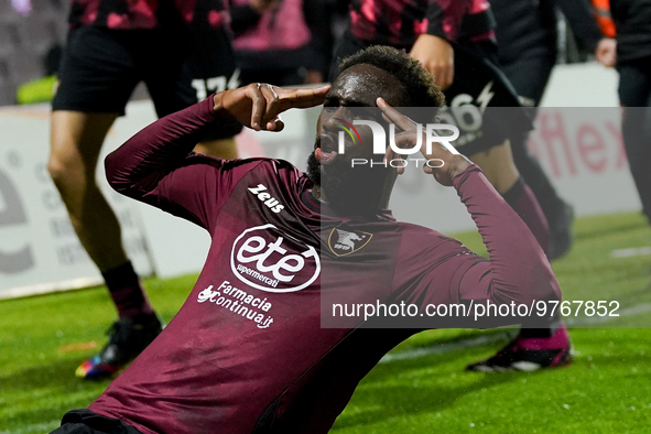 Boulaye Dia of US Salernitana celebrates after scoring second goal during the Serie A match between US Salernitana and Bologna FC at Stadio...