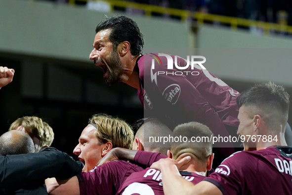 Antonio Candreva of US Salernitana celebrates after Boulaye Dia of US Salernitana scored second goal during the Serie A match between US Sal...