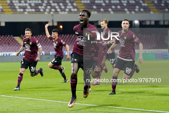 Boulaye Dia of US Salernitana celebrates after scoring second goal during the Serie A match between US Salernitana and Bologna FC at Stadio...