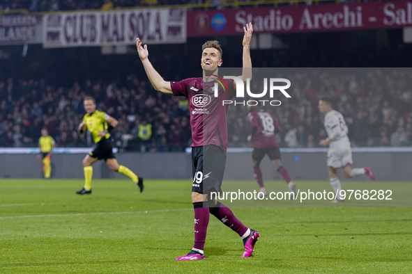 Krzysztof Piatek of US Salernitana looks dejected during the Serie A match between US Salernitana and Bologna FC at Stadio Arechi, Salerno,...