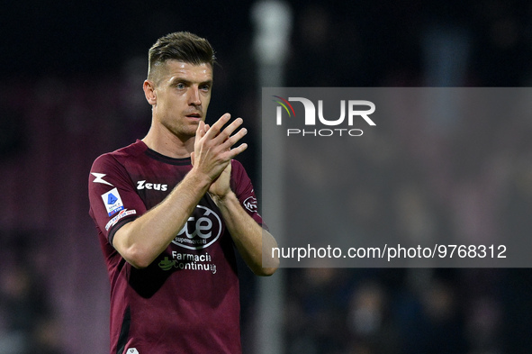 Krzysztof Piatek of US Salernitana greets the fans during the Serie A match between US Salernitana and Bologna FC at Stadio Arechi, Salerno,...